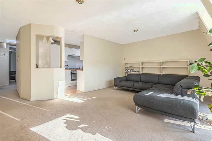 2 Bedroom Flat To Rent In Elm Court, Elm Road, Winchester, Hampshire, SO22