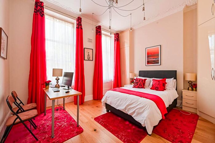 2 Bedroom Flat To Rent In Mile End Road, Bow, London, E3