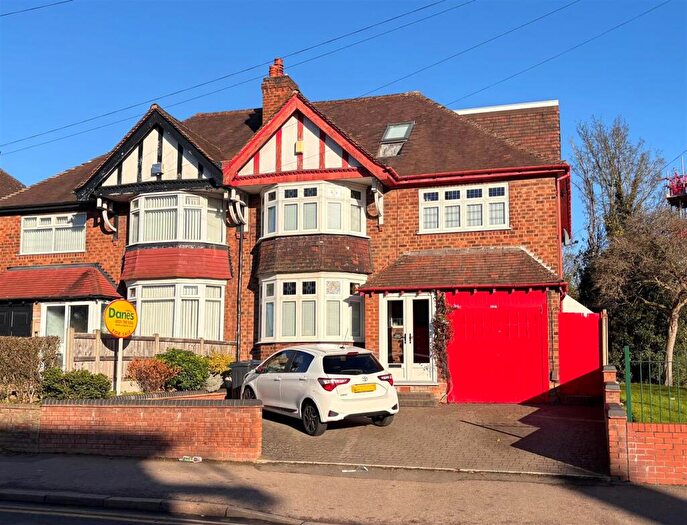 5 Bedroom Semi-Detached House For Sale In Warwick Road, Acocks Green, Birmingham, B27