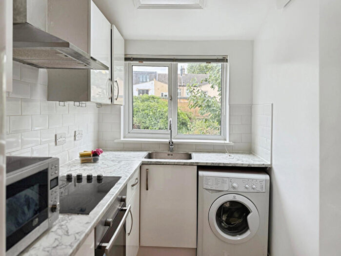 1 Bedroom Flat To Rent In Windsor Road, Forest Gate, London, E7
