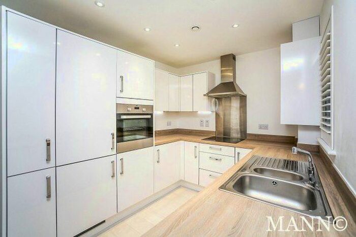 2 Bedroom Flat To Rent In Castleridge Drive, Greenhithe DA9