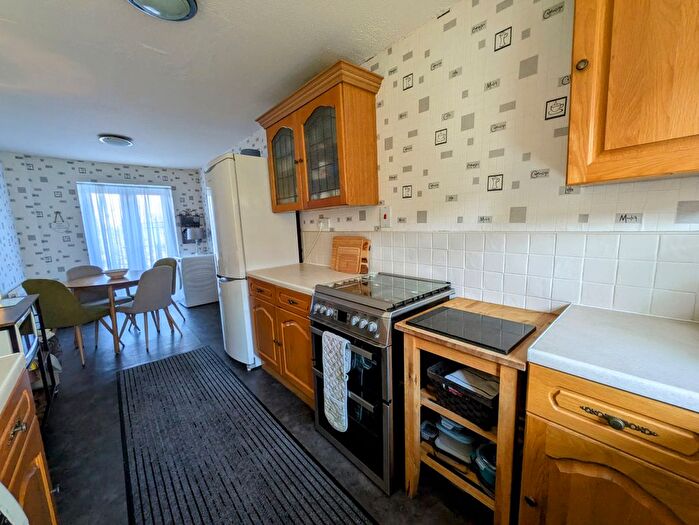3 Bedroom Terraced House For Sale In Wenborough Lane, Tong, Bradford, BD4