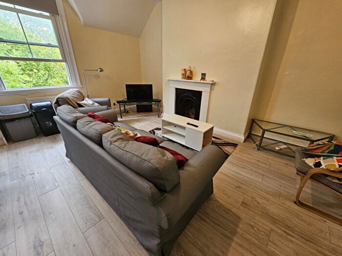 4 Bedroom House To Rent In Moorland Road, Leeds, LS6