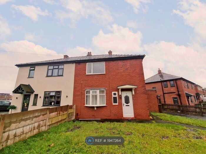 3 Bedroom Semi-Detached House To Rent In Montrose Avenue, Wigan, WN5