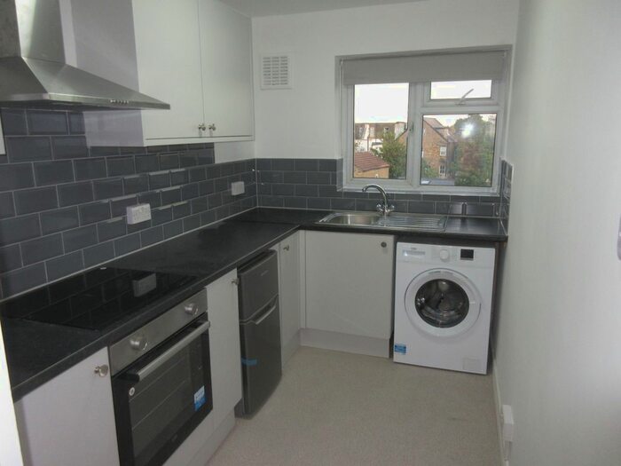 1 Bedroom Flat To Rent In Hainault Road, London, E11