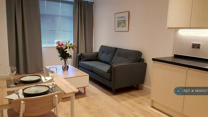 1 Bedroom Flat To Rent In Normandy House, Hemel Hempstead, HP2