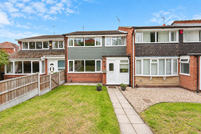 3 Bedroom Semi-Detached House For Sale In Linden Avenue, Birmingham, B43