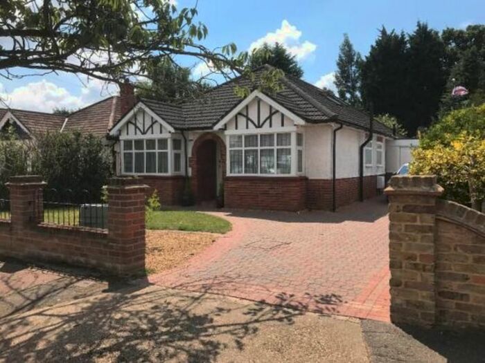 4 Bedroom Bungalow To Rent In The Chase, Ickenham UB10
