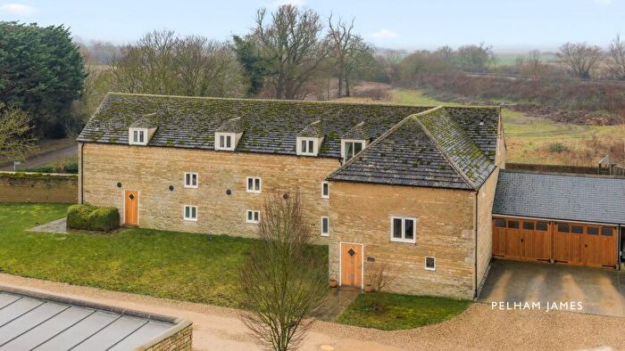 4 Bedroom Link Detached House For Sale In Vergette Court, Market Deeping, PE6