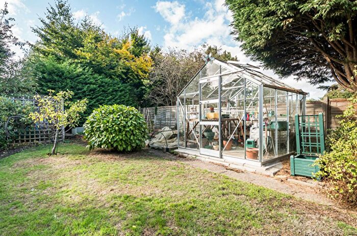 2 Bedroom End Of Terrace House For Sale In Cranbrook Close, Bromley, BR2