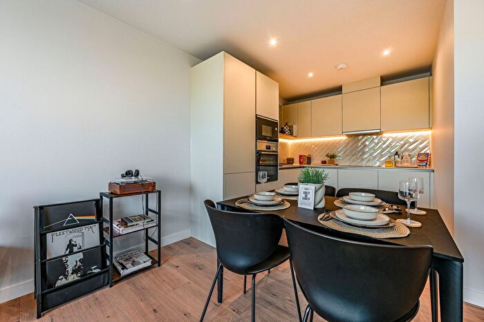 2 Bedroom Flat To Rent In Uncle Deptford, Deptford, London, SE8