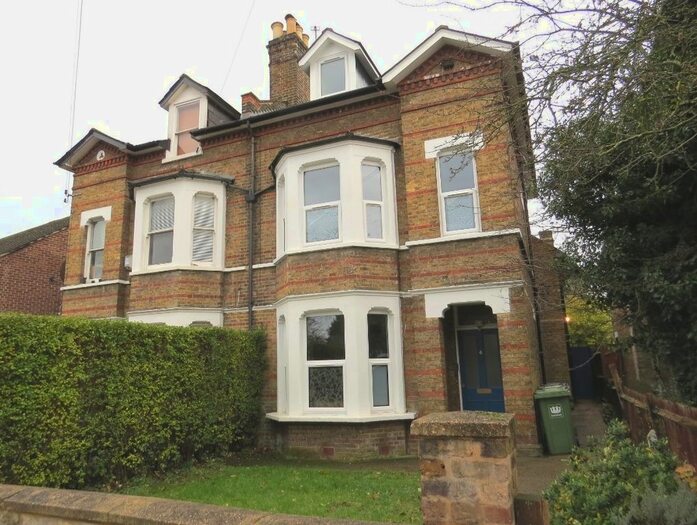 3 Bedroom Flat To Rent In Montem Road, Forest Hill, London, SE23