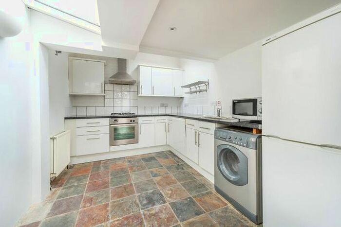 2 Bedroom Cottage To Rent In Lancaster Cottages, Richmond, TW10