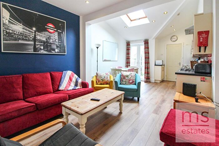 5 Bedroom Terraced House To Rent In Midland Avenue, Lenton, Nottingham, NG7
