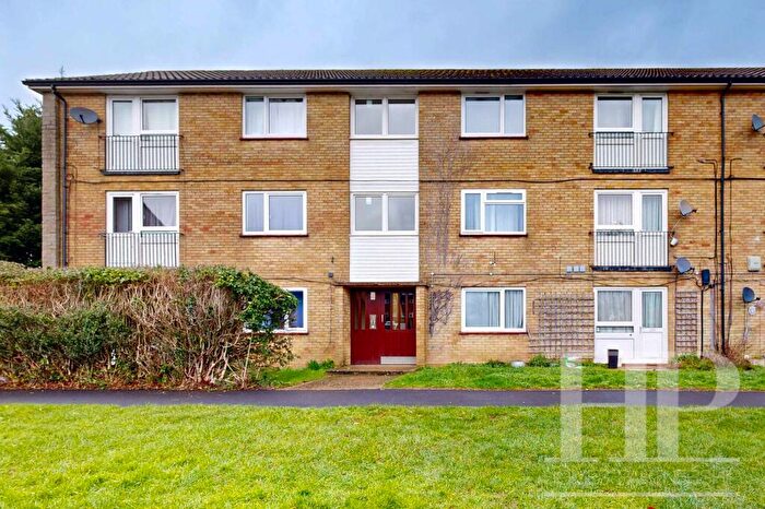 2 Bedroom Flat For Sale In Court Lodge Road, Horley, RH6