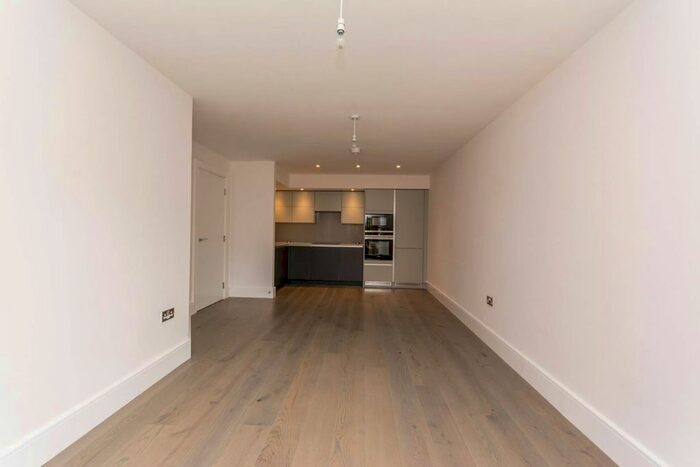 2 Bedroom Flat To Rent In Wolverton Gardens, Brook Green, London, W6