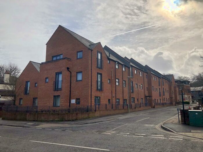 2 Bedroom Apartment To Rent In - Lavinia Court, RG21