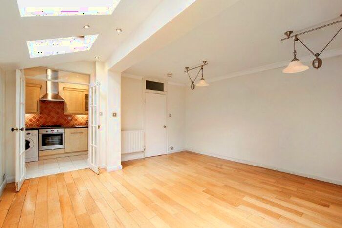 2 Bedroom Flat To Rent In Duncan Road, Richmond, TW9