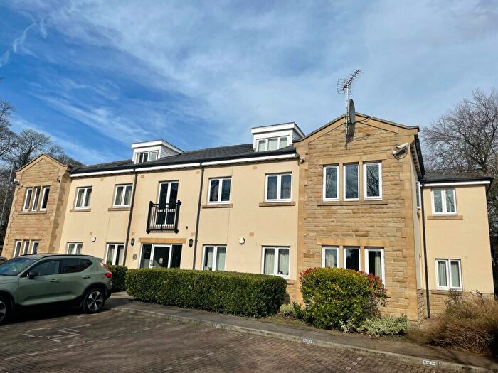 2 Bedroom Flat To Rent In King Lane, Moortown, Leeds, West Yorkshire, Uk, LS17