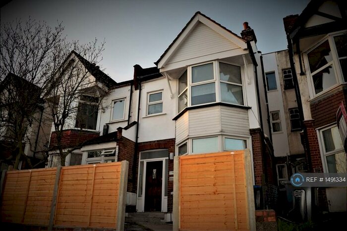 2 Bedroom Flat To Rent In Ground Floor, Purley, CR8