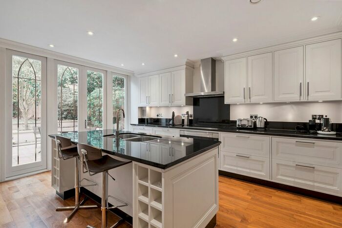 6 Bedroom Semi-Detached House To Rent In Pomeroy Close, Twickenham, TW1