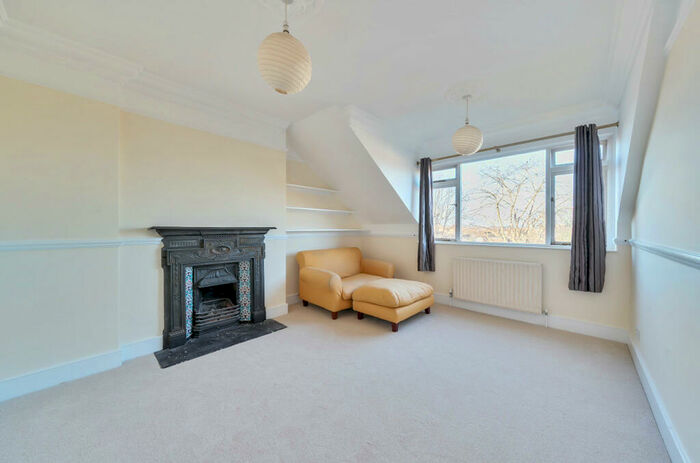 1 Bedroom Apartment To Rent In Minster Road, West Hampstead, London, NW2