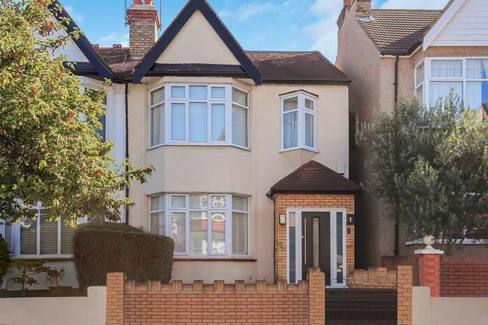 4 Bedroom Terraced House To Rent In Leigh Hall Road, Leigh-On-Sea, SS9