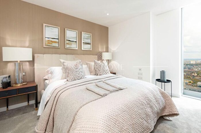 2 Bedroom Flat For Sale In Canary Wharf, London, E14