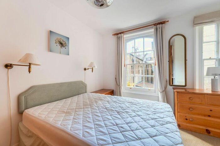 1 Bedroom Mews To Rent In Lucerne Mews, Notting Hill Gate, London, W8