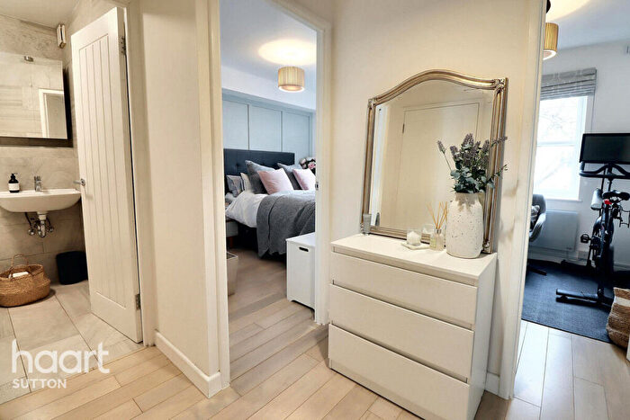 2 Bedroom Flat For Sale In Cedar Road, Sutton, SM2