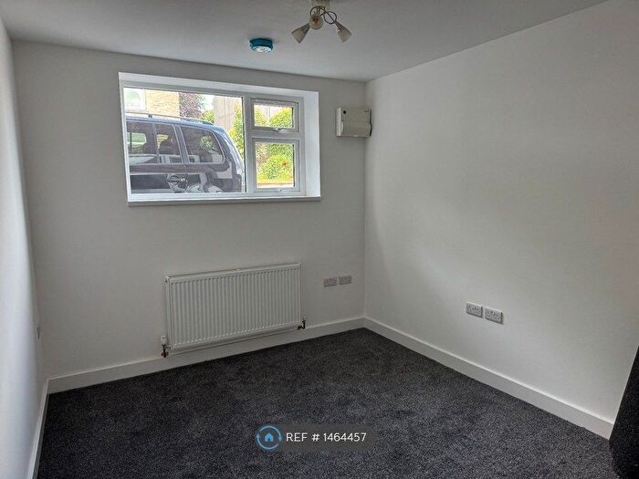 2 Bedroom Flat To Rent In Chapeltown, Pudsey, LS28