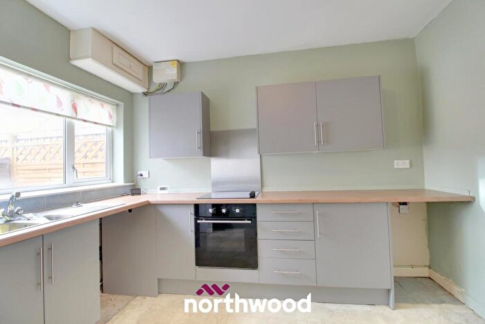 3 Bedroom End Of Terrace House To Rent In Queens Road, Askern, Doncaster, DN6
