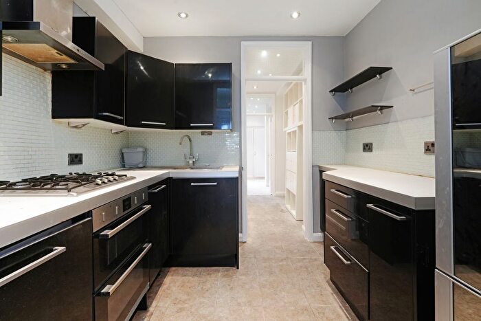 2 Bedroom Flat To Rent In Stephendale Road, London, SW6