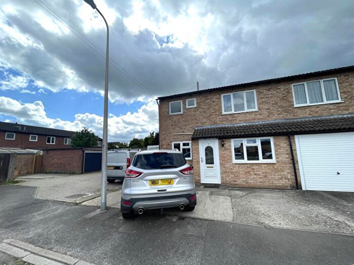 3 Bedroom End Of Terrace House To Rent In Rydal Drive, Thatcham, RG19