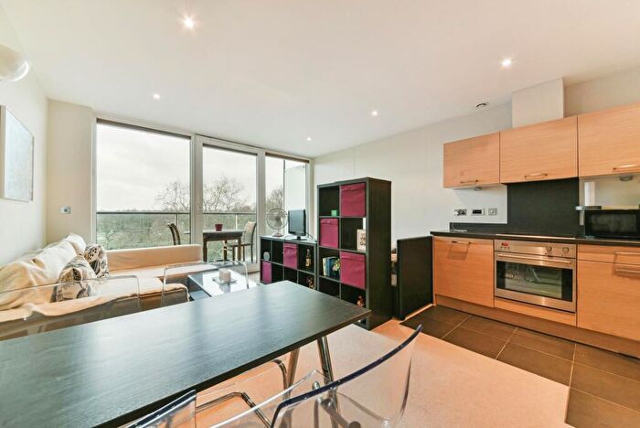 Flat To Rent In Chelsea Bridge Wharf, London, SW11
