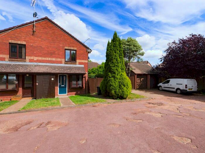 1 Bedroom Semi-Detached House To Rent In Chertsey, Surrey, KT16