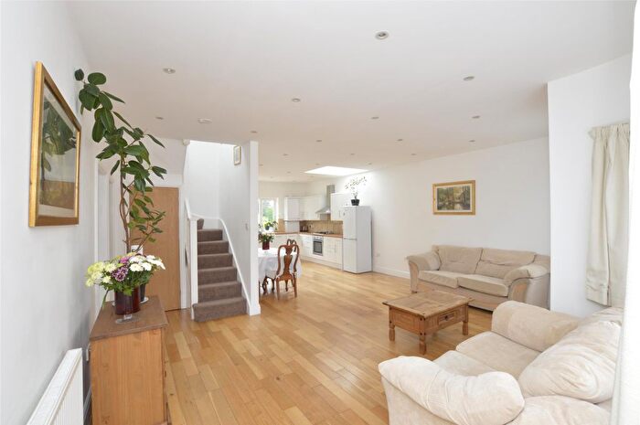 4 Bedroom Bungalow For Sale In Parkfields Avenue, Kingsbury, NW9