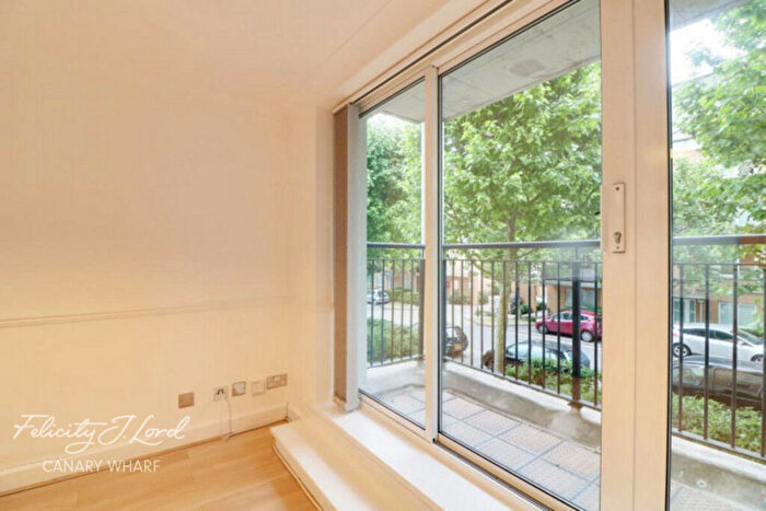1 Bedroom Apartment For Sale In Adventurers Court, Tower Hamlets, E14