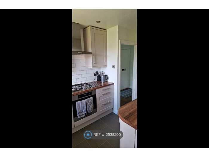 2 Bedroom Flat To Rent In Albion Road, Sutton, SM2