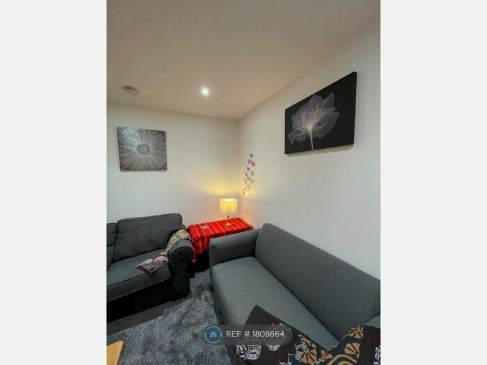 3 Bedroom Flat To Rent In Slateford Road, Edinburgh, EH11