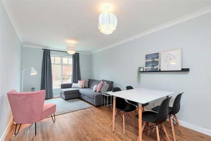 3 Bedroom Flat To Rent In Leithcote Path, Streatham Hill, SW16