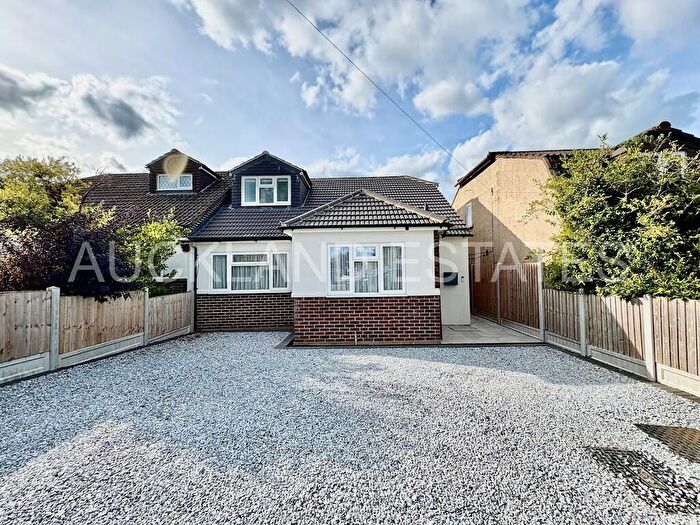 4 Bedroom Semi-Detached Bungalow For Sale In Field View Road, Potters Bar, EN6