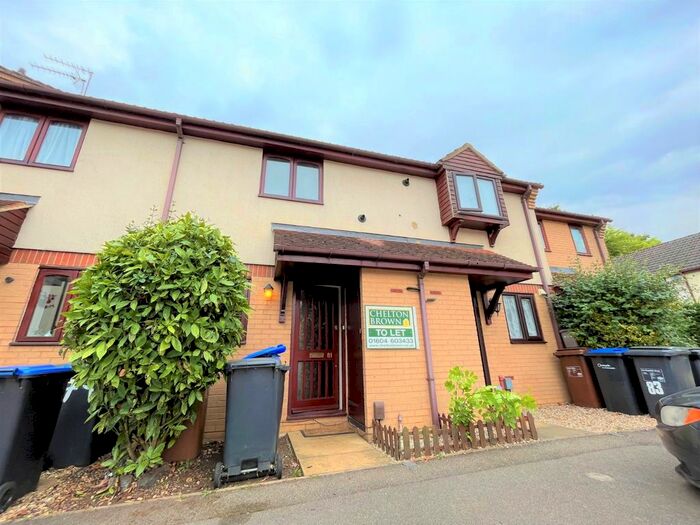 2 Bedroom Detached House To Rent In Woodpecker Way, East Hunsbury, Northampton, NN4