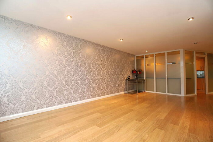 2 Bedroom Flat For Sale In Orrell Street, Bury, BL8