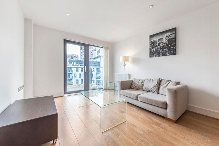 2 Bedroom Flat To Rent In Jupiter House, Canning Town, London, E16
