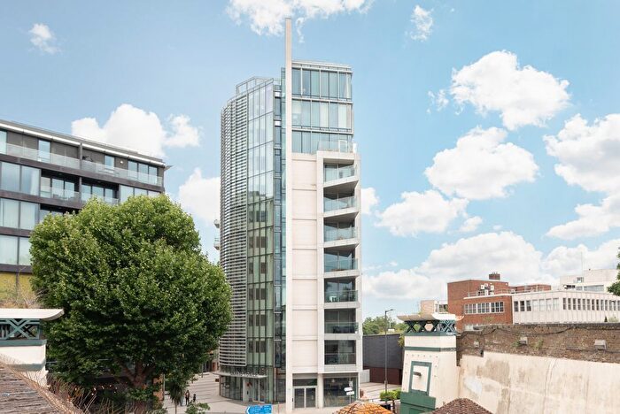 2 Bedroom Flat For Sale In Plaza Gardens, London, SW15