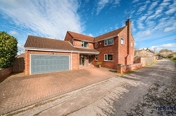 5 Bedroom Detached House For Sale In Stoneover Lane, Royal Wootton Bassett, SN4