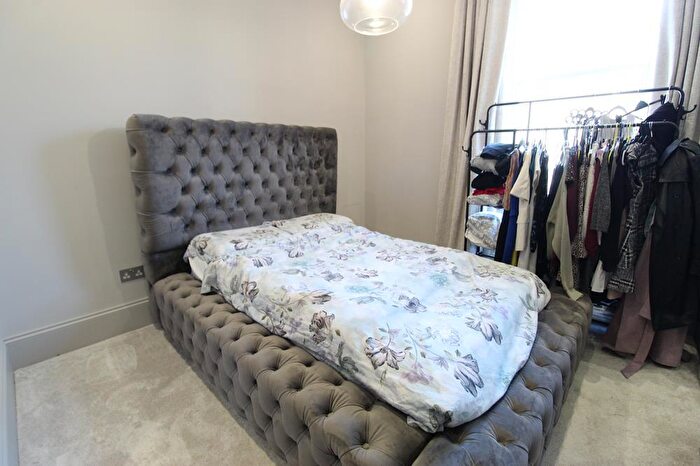 2 Bedroom Apartment To Rent In Bon Accord Crescent, Aberdeen, First Floor, AB11