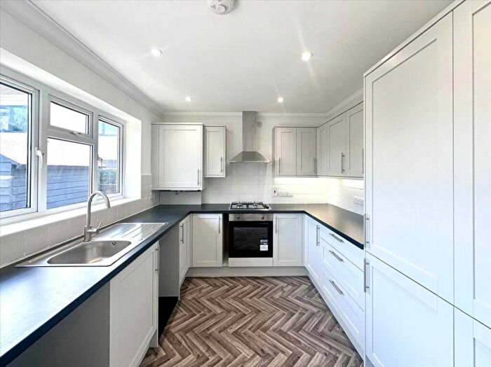 1 Bedroom Detached Bungalow For Sale In Leigh On Sea, SS9