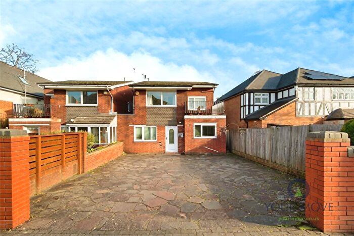5 Bedroom Semi-Detached House For Sale In Plaistow Lane, Bromley, BR1
